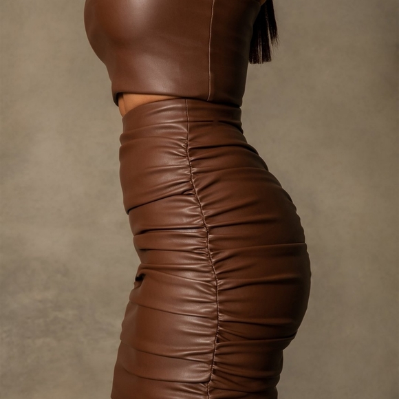 Meshki Ruched Bodycon Faux Leather Mini Skirt - Picture 4 of 8